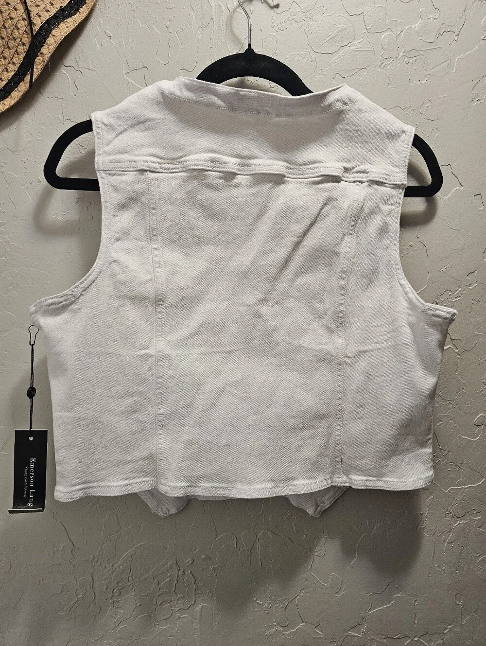 White Cropped Button-Front Vest – Chic & Versatile